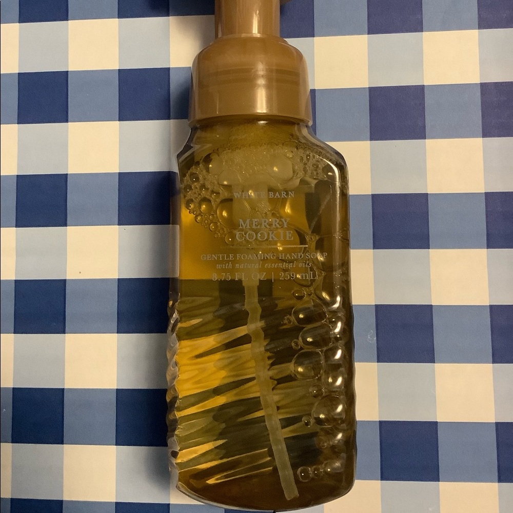 Bath And Body Works 8.75 oz Merry Cookie hand soap. Gentle foaming hand soap